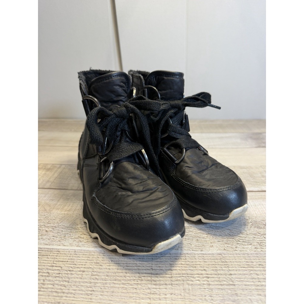 Sorel Women's Kinetic Impact Conquest Plus WP Boot Black Size 7 Lace Up